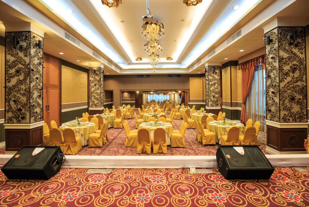 Hotel Kwan Ruen Park Nakhonratchasima Esterno foto