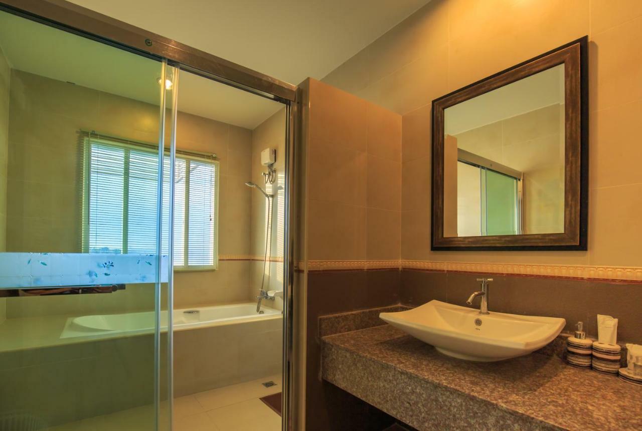 Hotel Kwan Ruen Park Nakhonratchasima Esterno foto